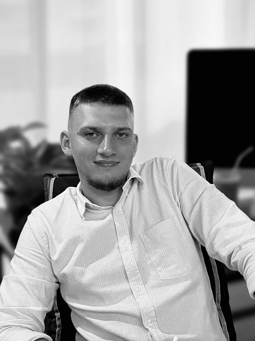SVABAUSKAS studijos įkūrėjas savo darbo studijoje Vilniuje